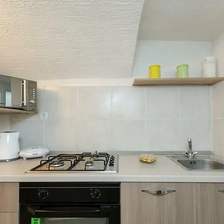 Old Town Charming House بيت للعطل